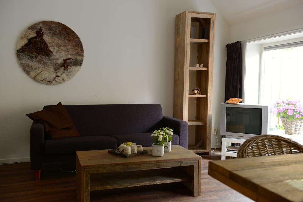 Appartementen Verhuur De Trijehoek Stiens Esterno foto