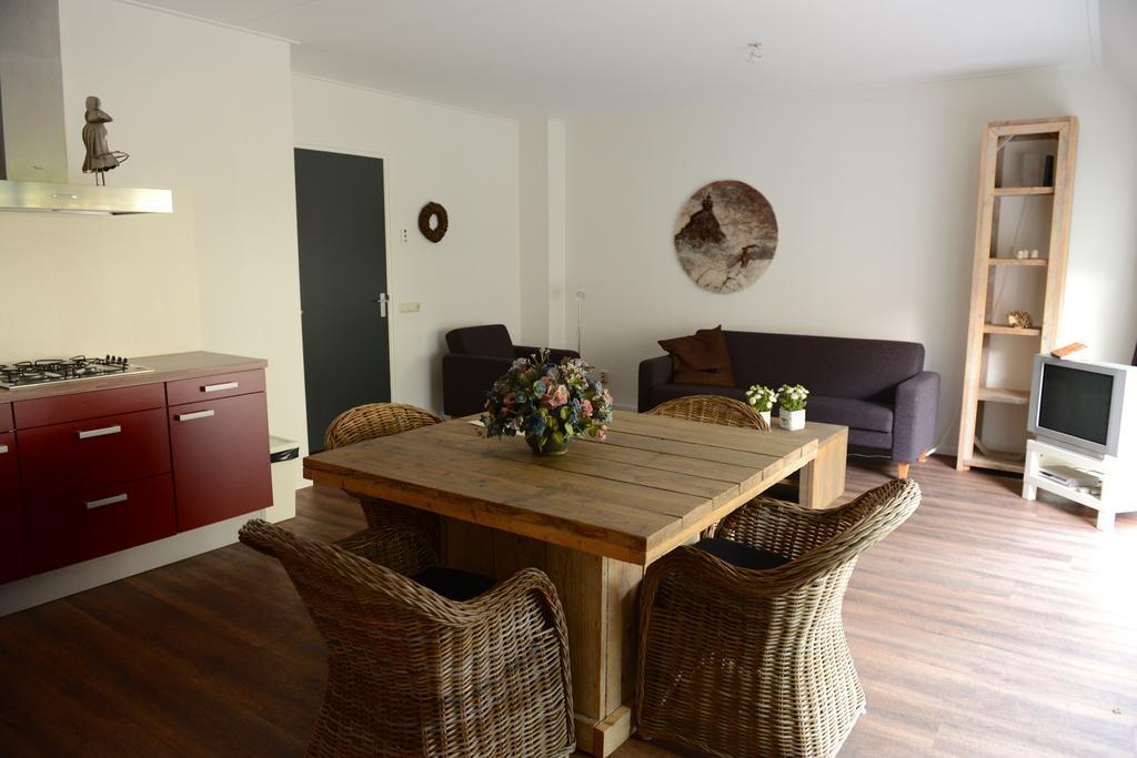 Appartementen Verhuur De Trijehoek Stiens Esterno foto