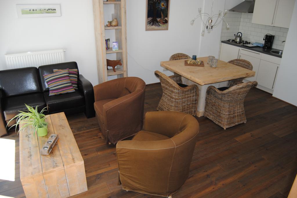 Appartementen Verhuur De Trijehoek Stiens Esterno foto