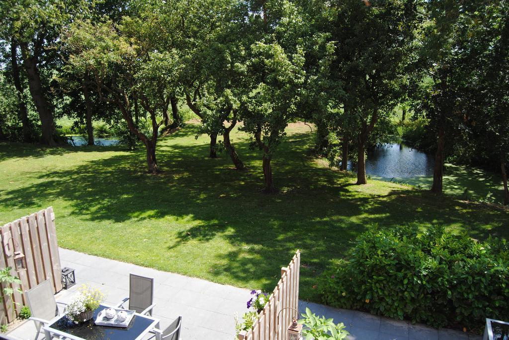 Appartementen Verhuur De Trijehoek Stiens Esterno foto